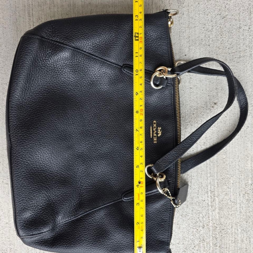 👜 Coach F28993 Pebbled Leather Zip Top Tote Bag Black Gold Hardware - Picture 9 of 10